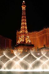 Wasserspiele vor Paris / Las Vegas