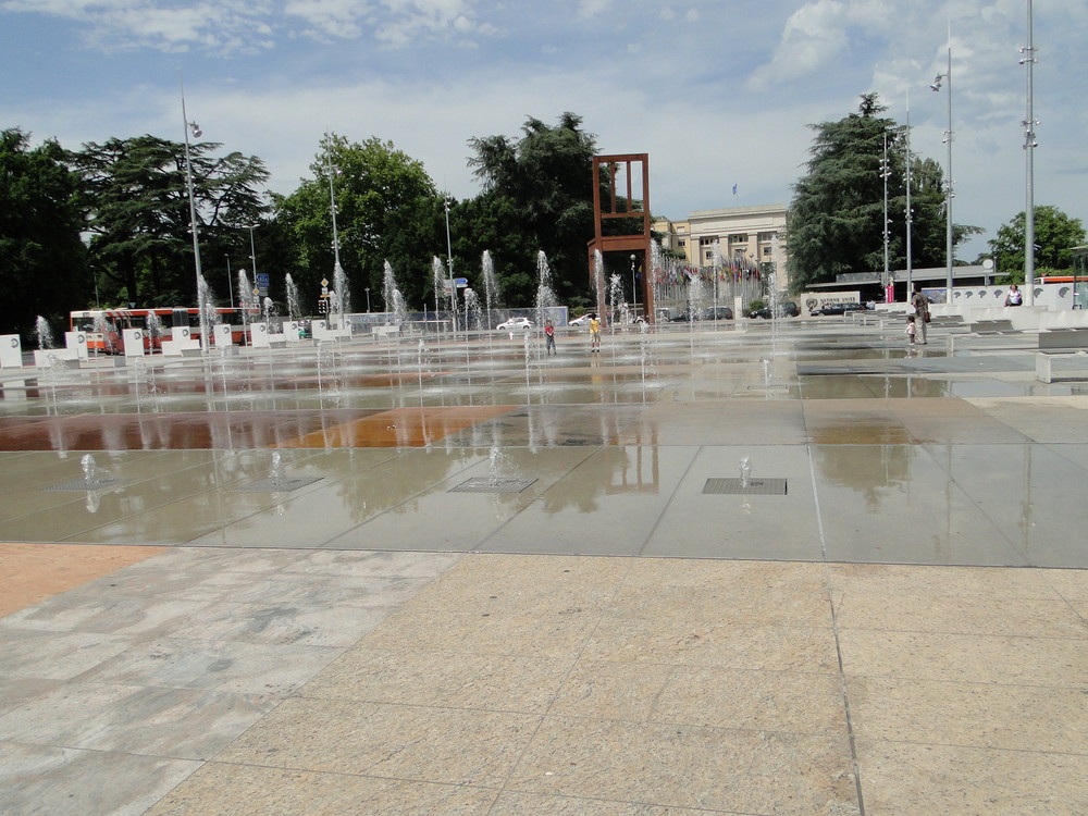 Wasserspiele vor UNO in Genf