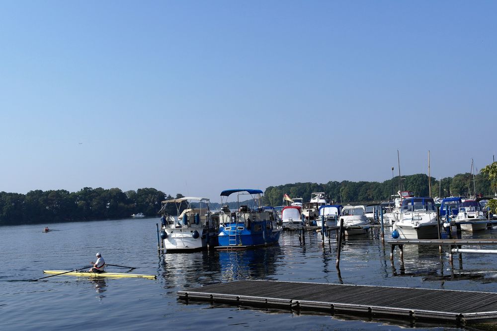 Wassersport und Bootsparade auf dem Tegeler See