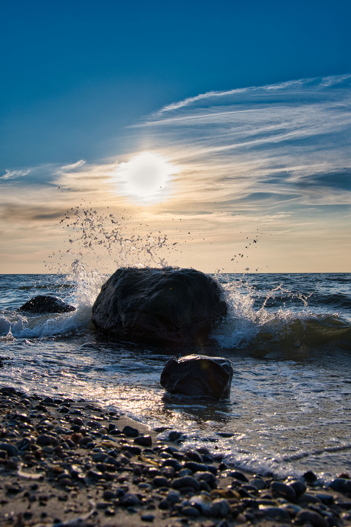 Wasserspritzer am Strand von Rügen