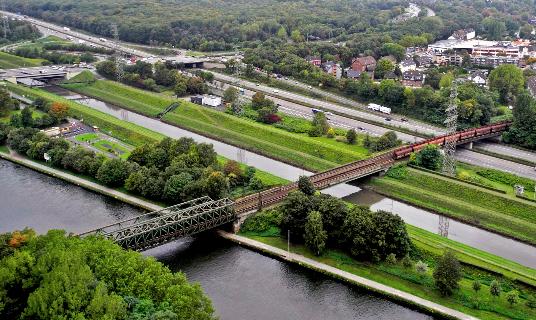 Wasserstraßen, Schienenwege, Autobahnen