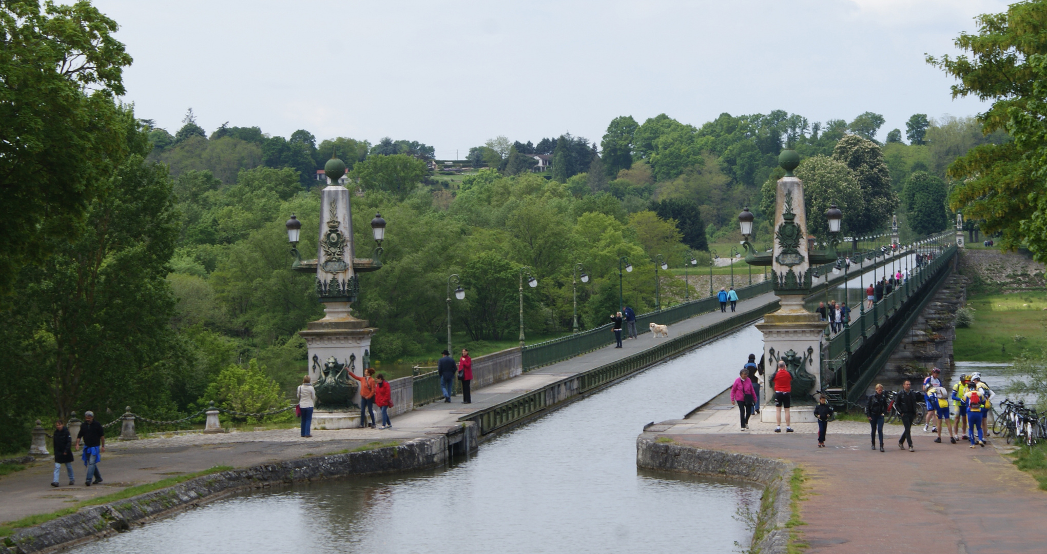 Wasserstraßenbrücke über die Loire