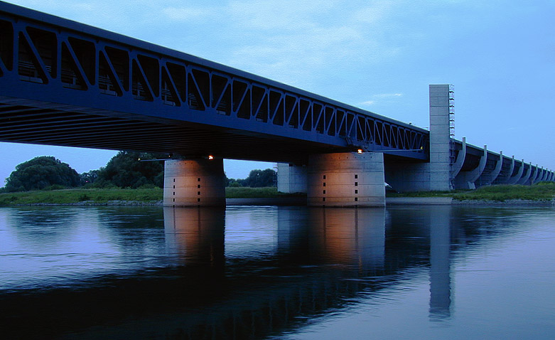 Wasserstraßenkreuz