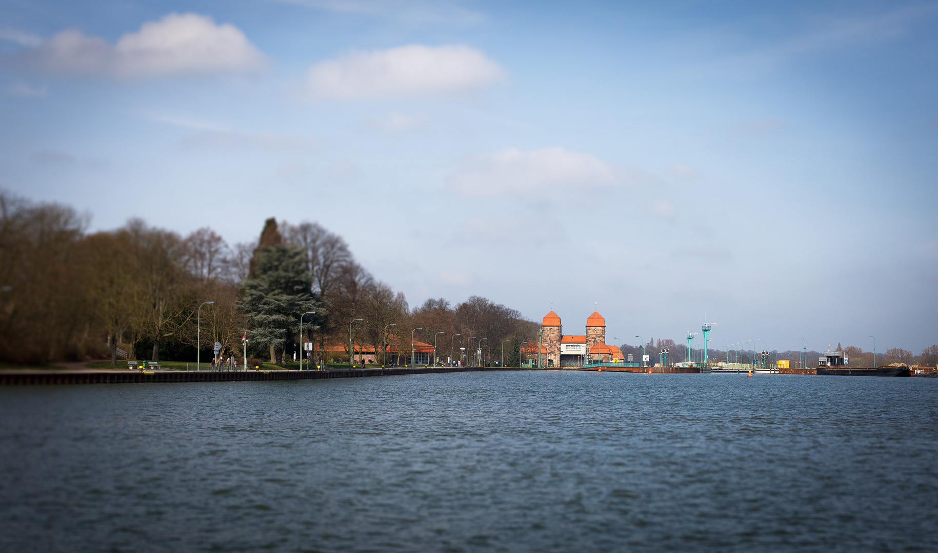 Wasserstrassenkreuz in Minden ( schachtschleuse )