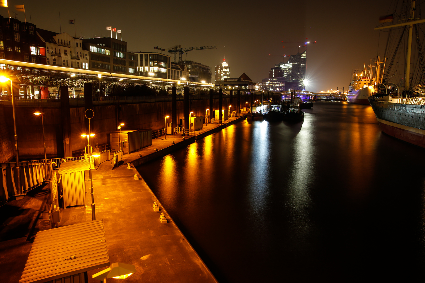 Wassertankstelle bei Nacht