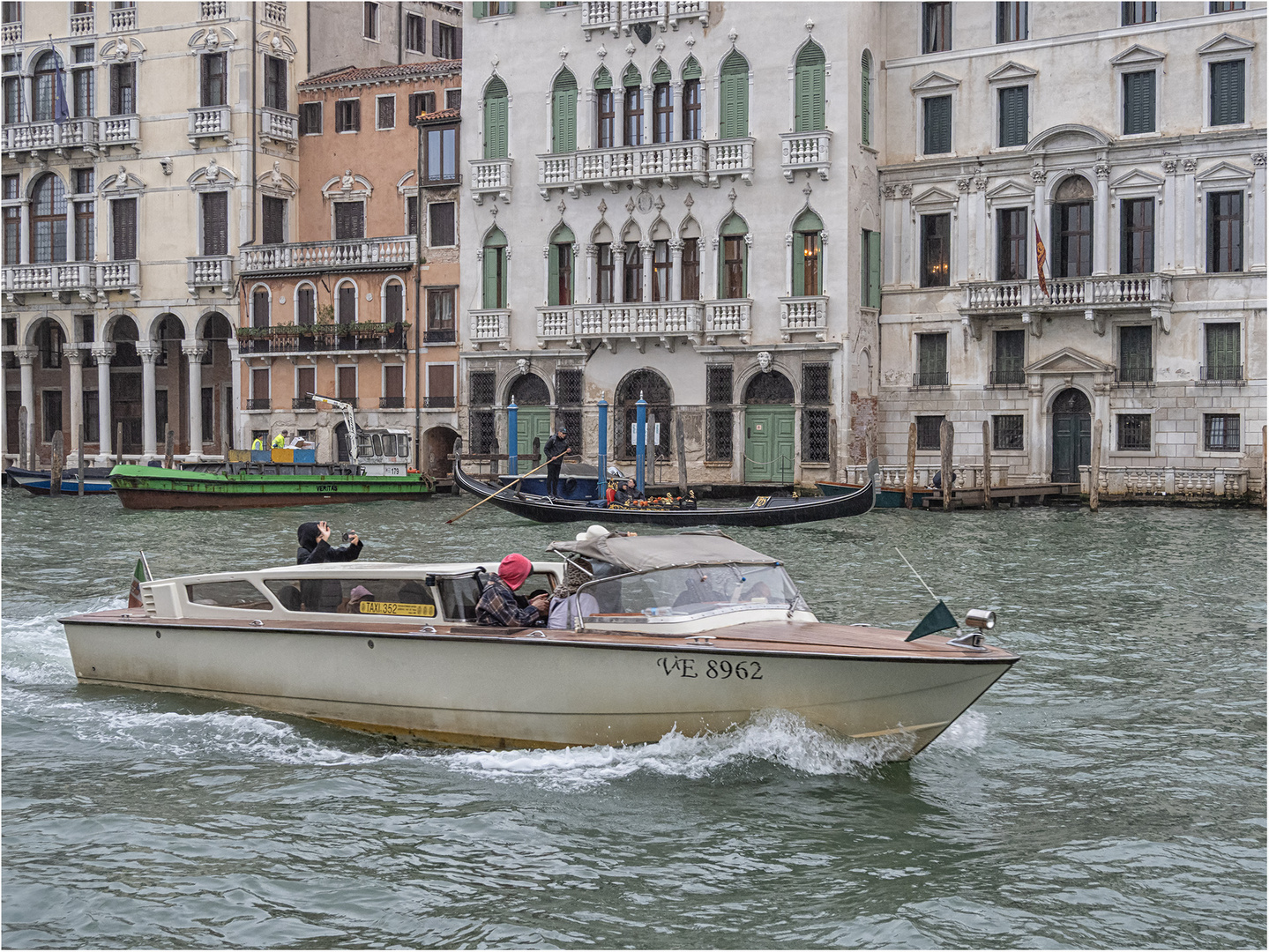 Wassertaxi auf dem Canal Grande......