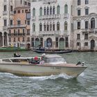 Wassertaxi auf dem Canal Grande......