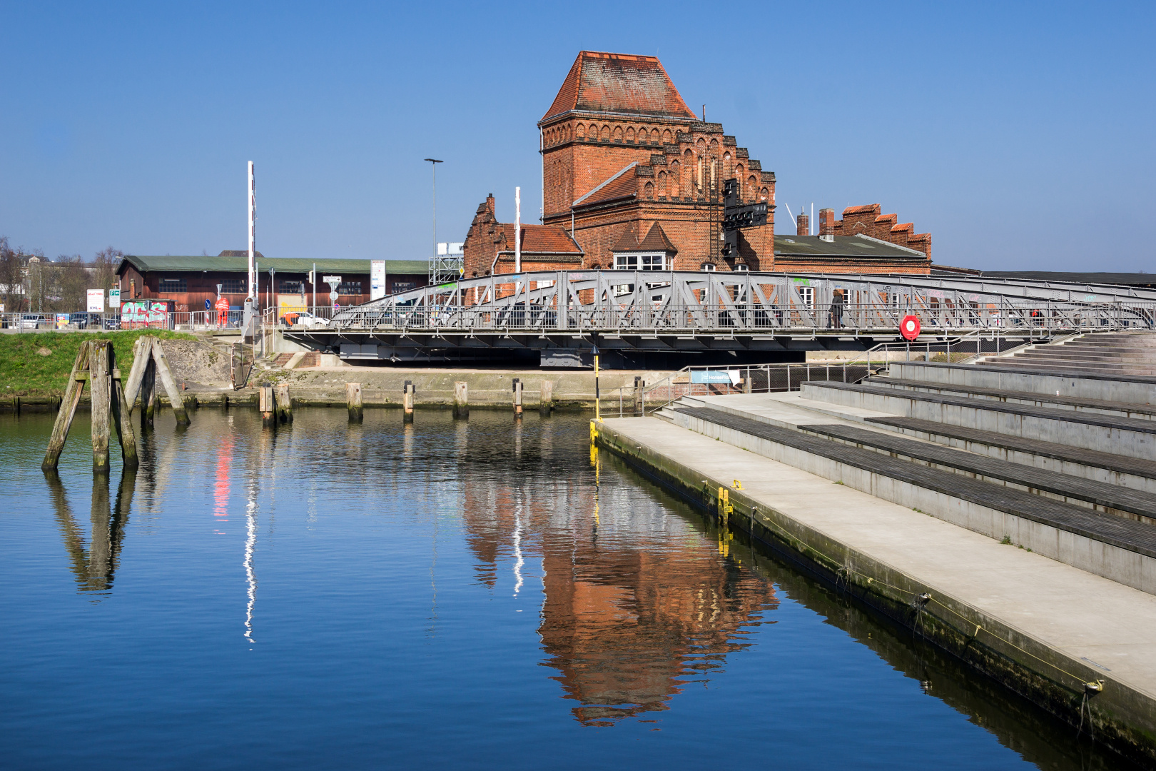 Wassertreppe & Drehbrücke