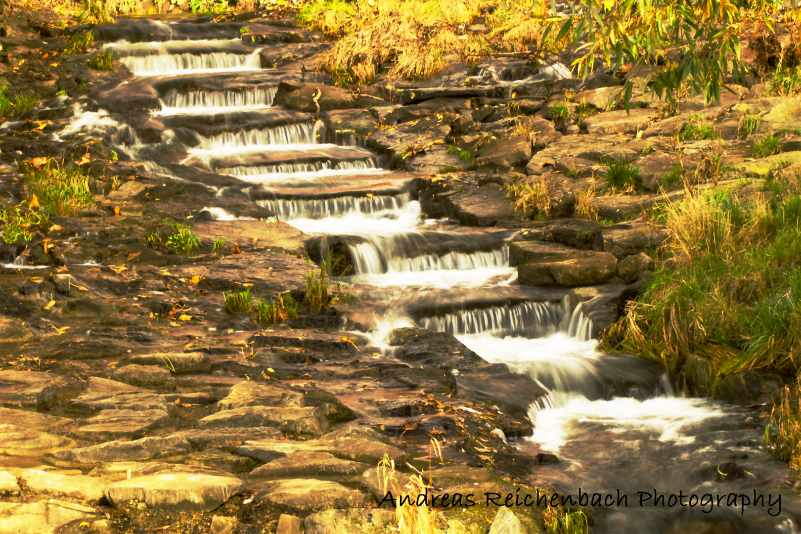 Wassertreppe in Weinbergen