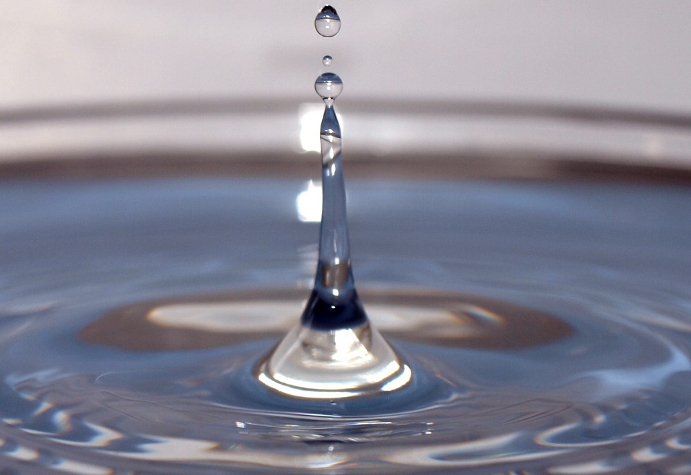 Wassertropfen 2 Foto & Bild experimente, wasser, tropfen Bilder auf