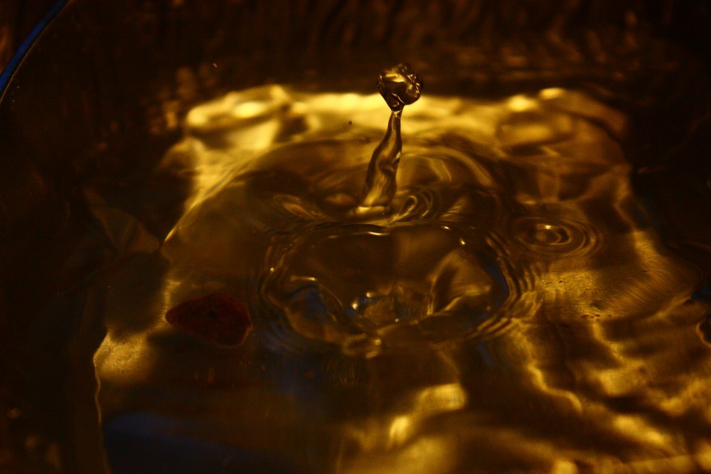 Wassertropfen in Gold