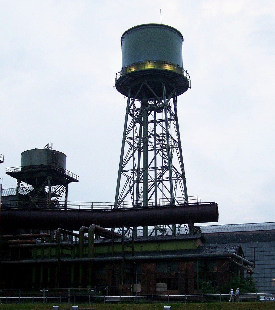 Wasserturm an der Jarhunderthalle