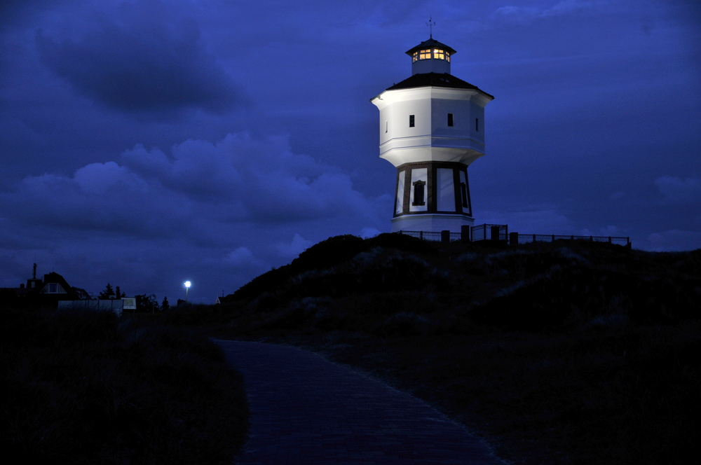 Wasserturm auf Langeoog in der blauen Stunde