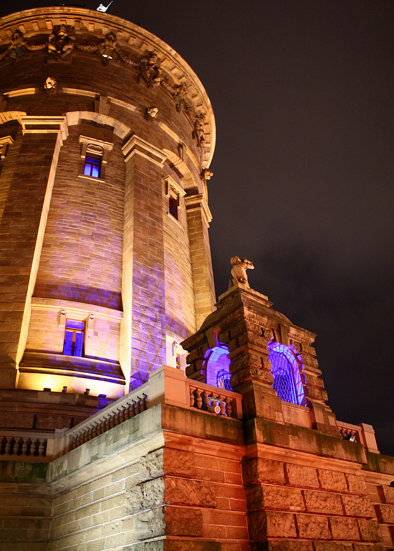 Wasserturm bei Nacht