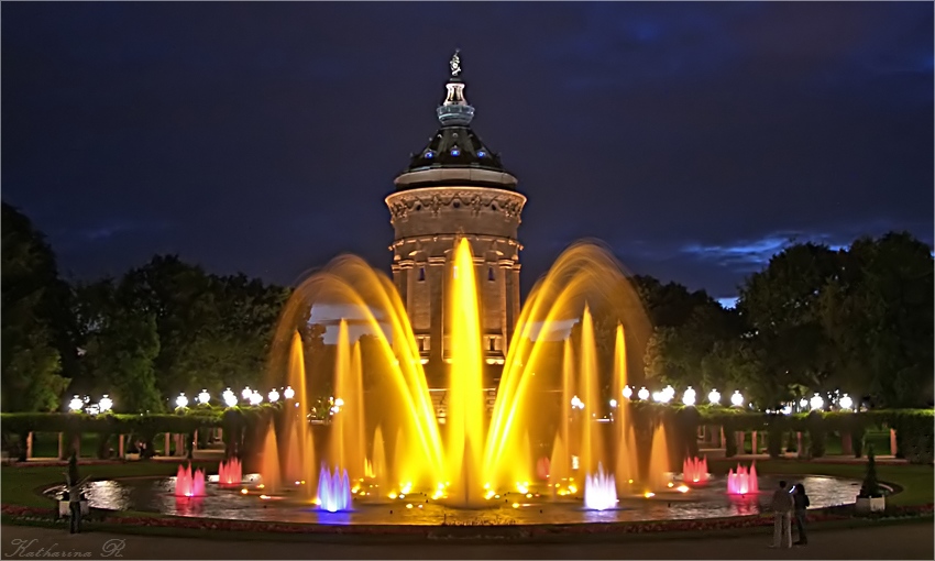 Wasserturm bei Nacht