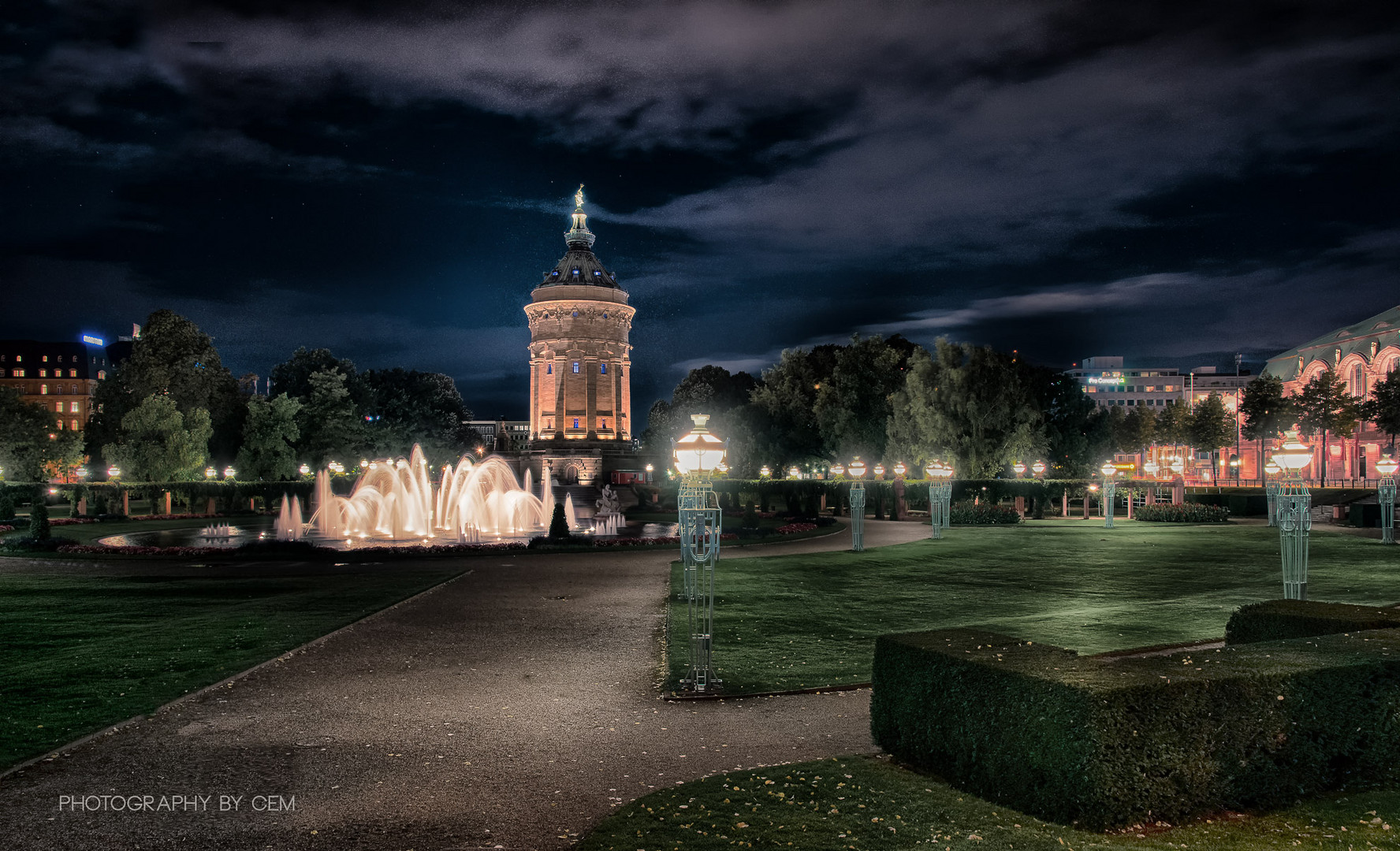 Wasserturm bei Nacht