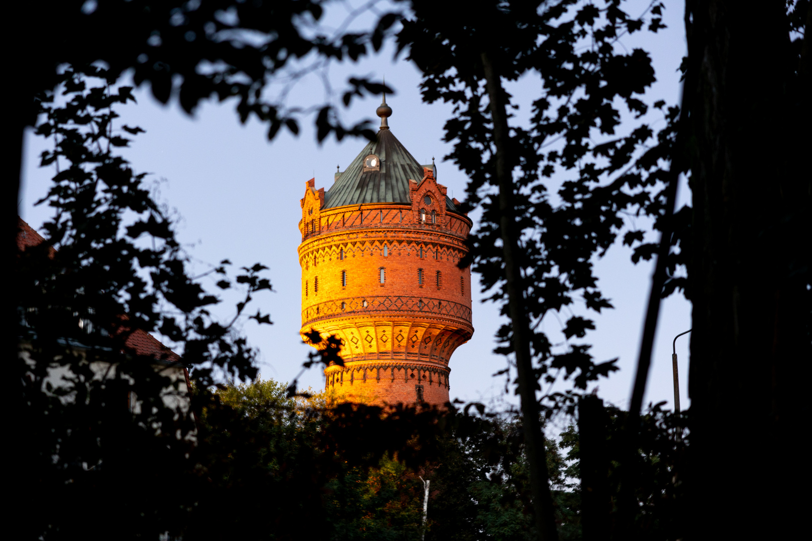 Wasserturm bei Sonnenuntergang