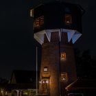 Wasserturm Fliegenberg bei Nacht