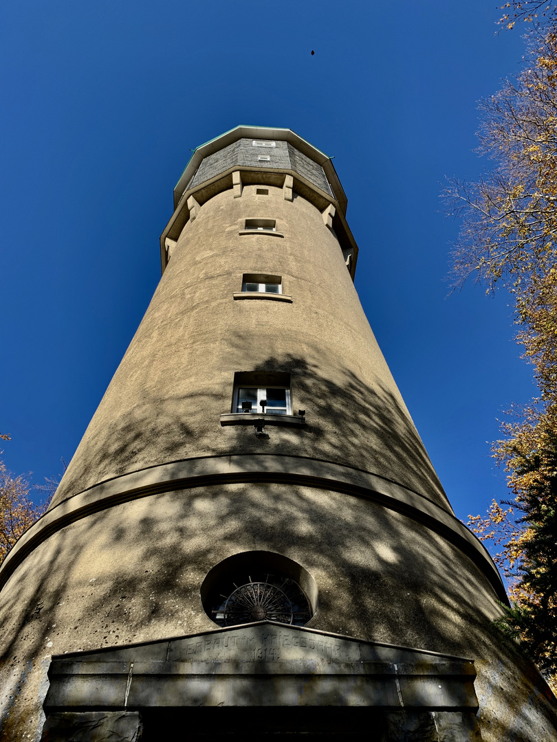 Wasserturm im Herbst