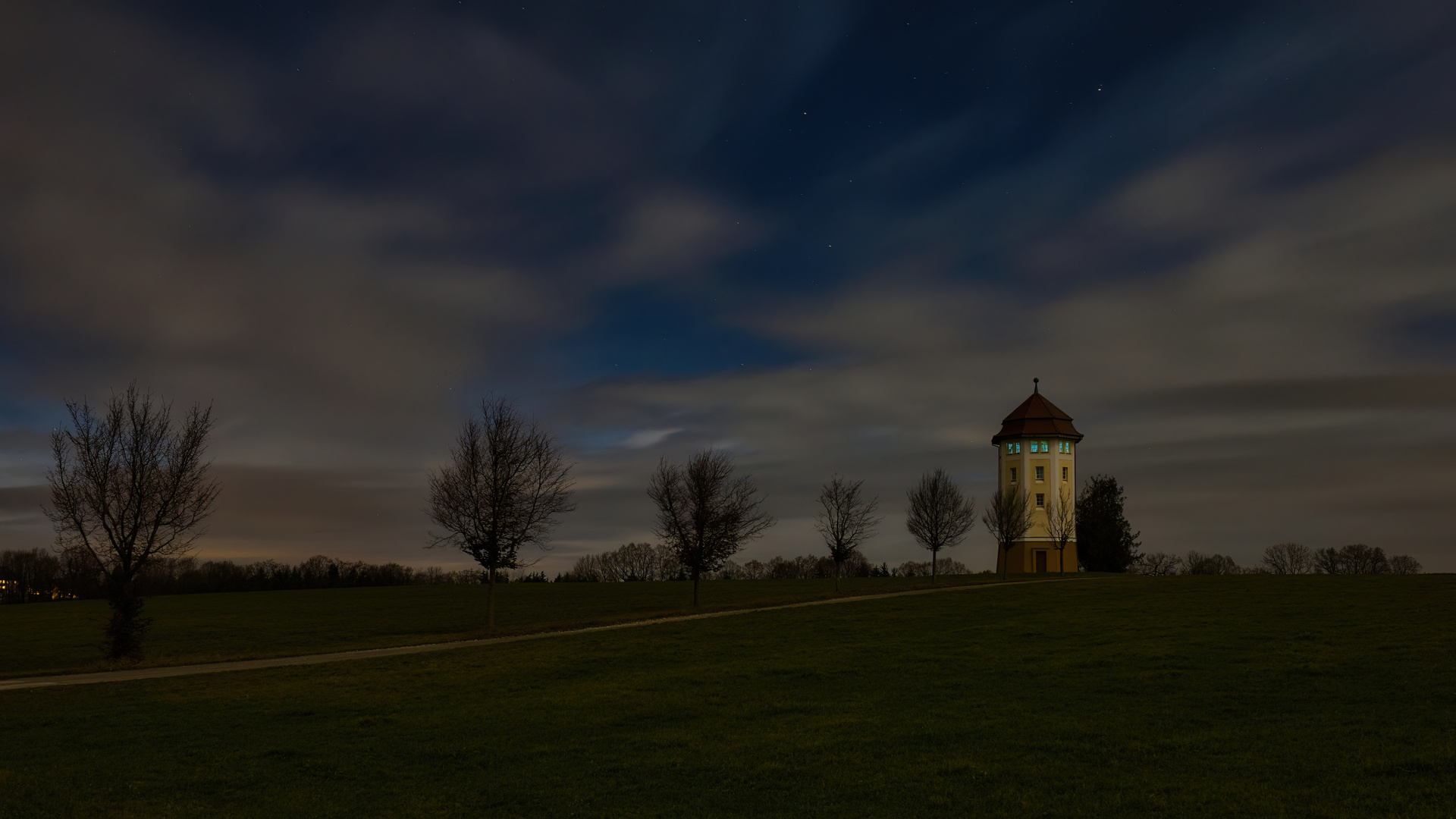 Wasserturm im Mondschein 