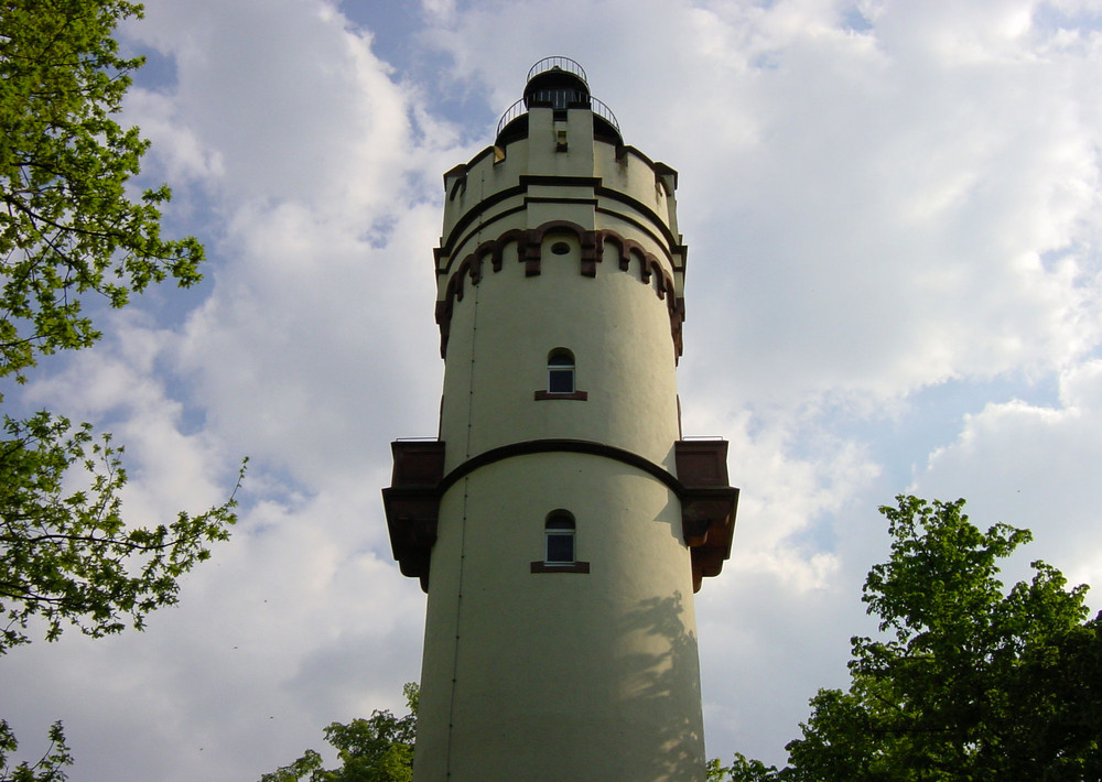 Wasserturm im Park des Antoniushauses Hochheim