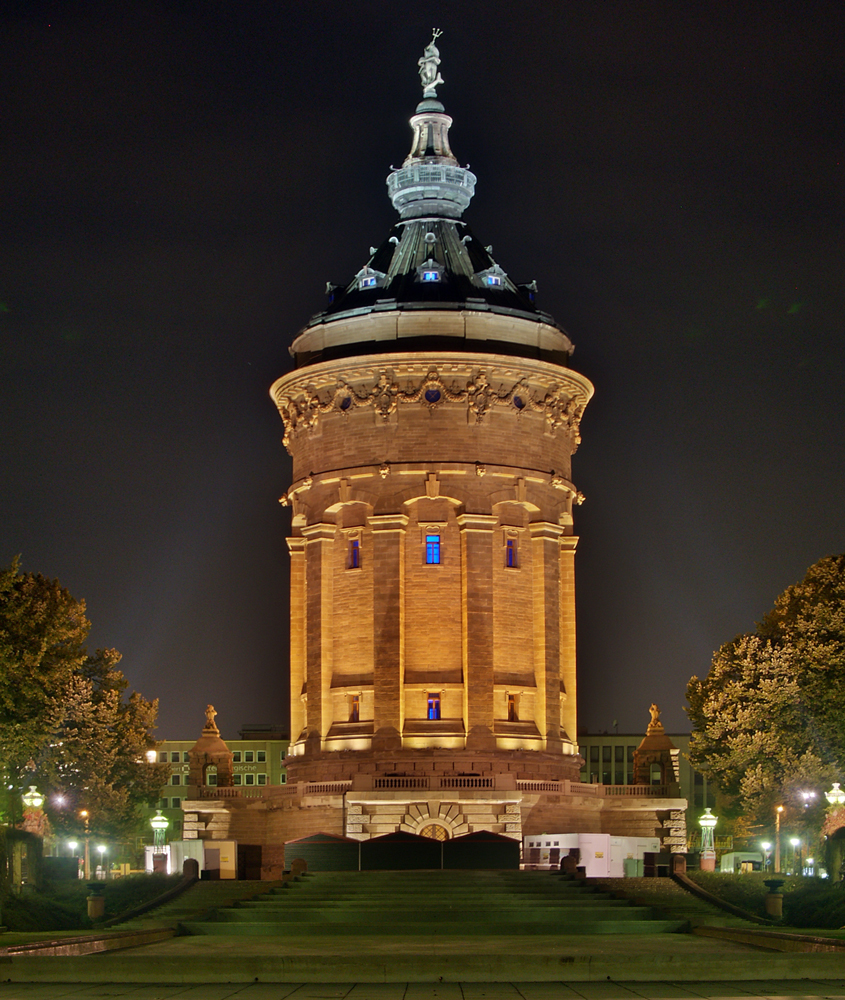 Wasserturm im Rosengarten