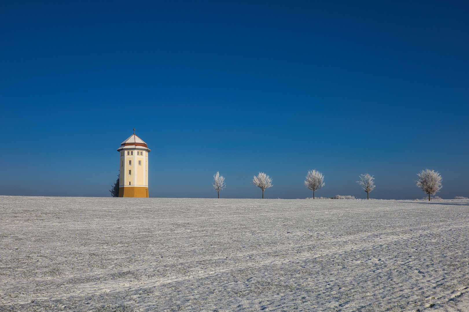 Wasserturm im Schnee