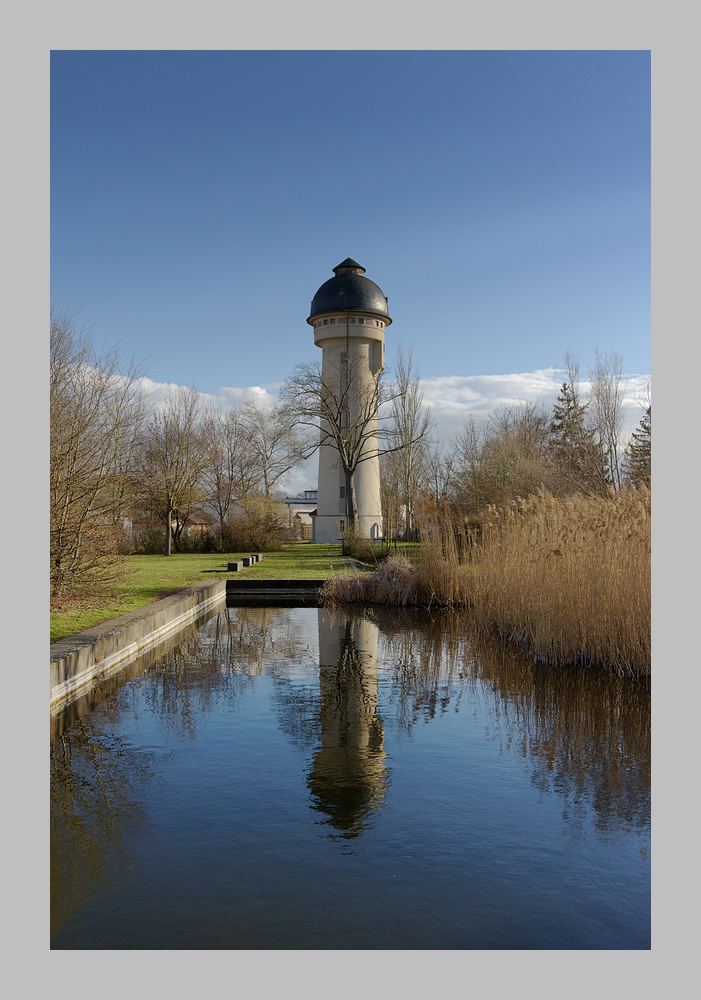 Wasserturm im Spiegel 