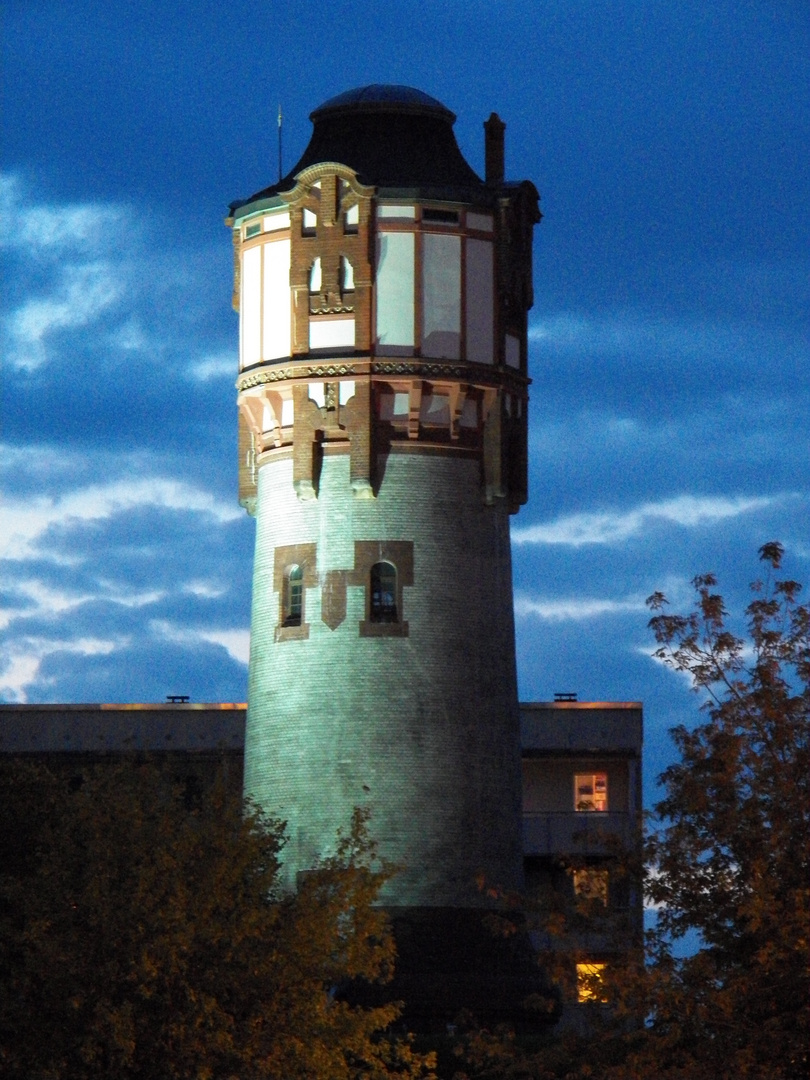 Wasserturm in der Dämmerung