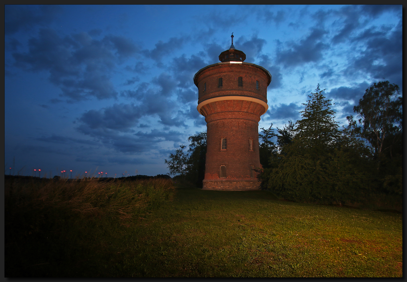 ...WasserTurm in Rot...