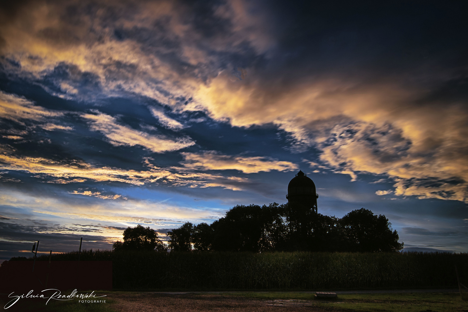 Wasserturm "Lanstroper Ei", Dortmund bei Sonnenaufgang 