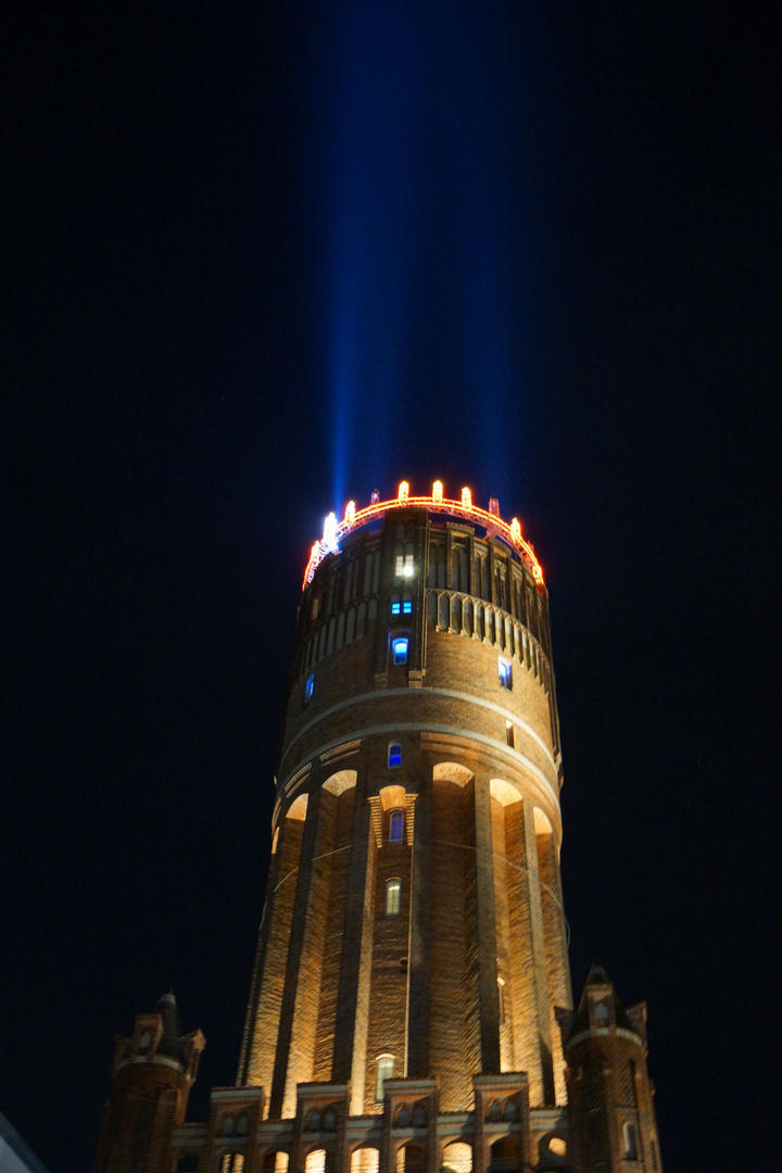 Wasserturm Lüneburg zu Weihnachten bei Nacht