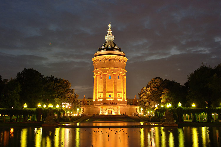 wasserturm mannheim bei nacht