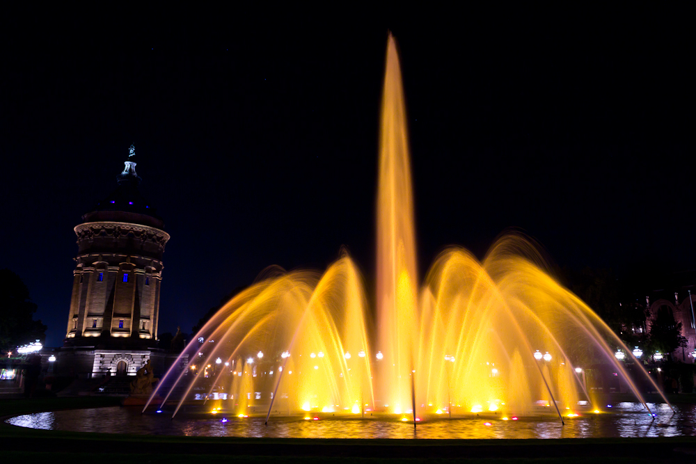 Wasserturm Mannheim bei Nacht