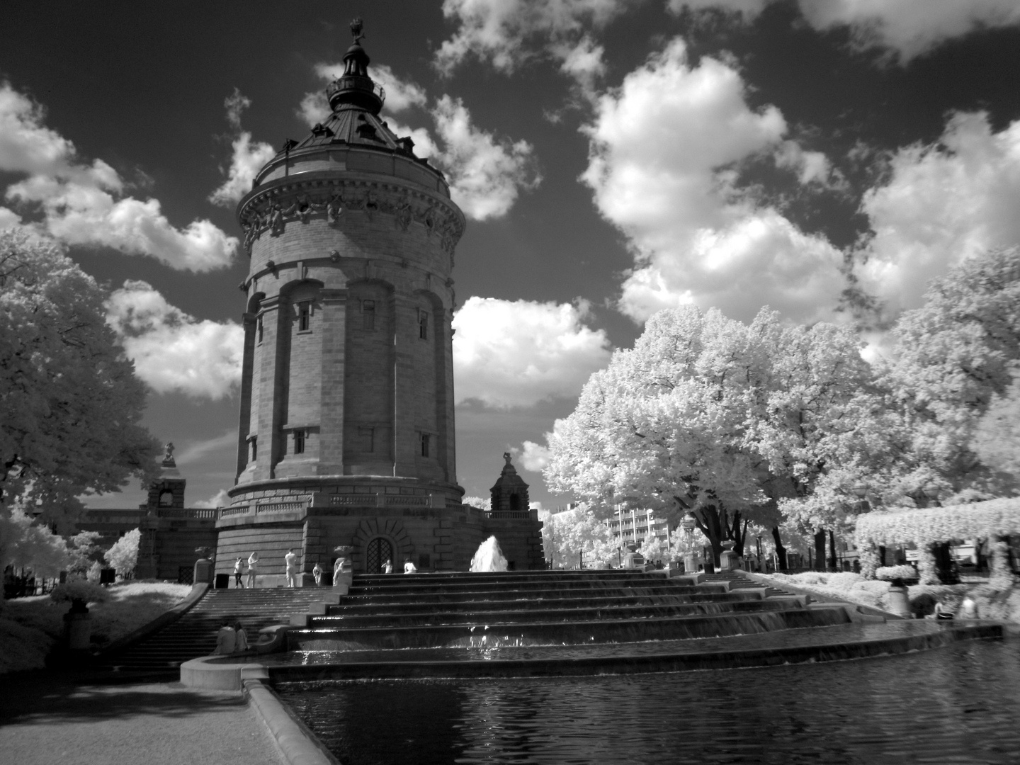 Wasserturm Mannheim infrarot schwarzweiß