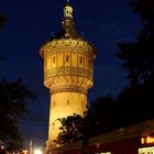 Wasserturm Nord mit Straßenbahn in Halle