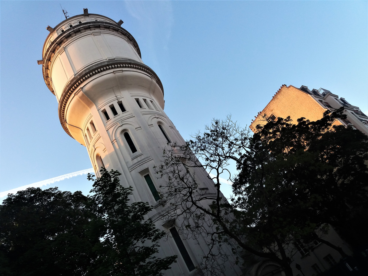 Wasserturm Paris wacht auf J5-19-1 +9Fotos +Musik