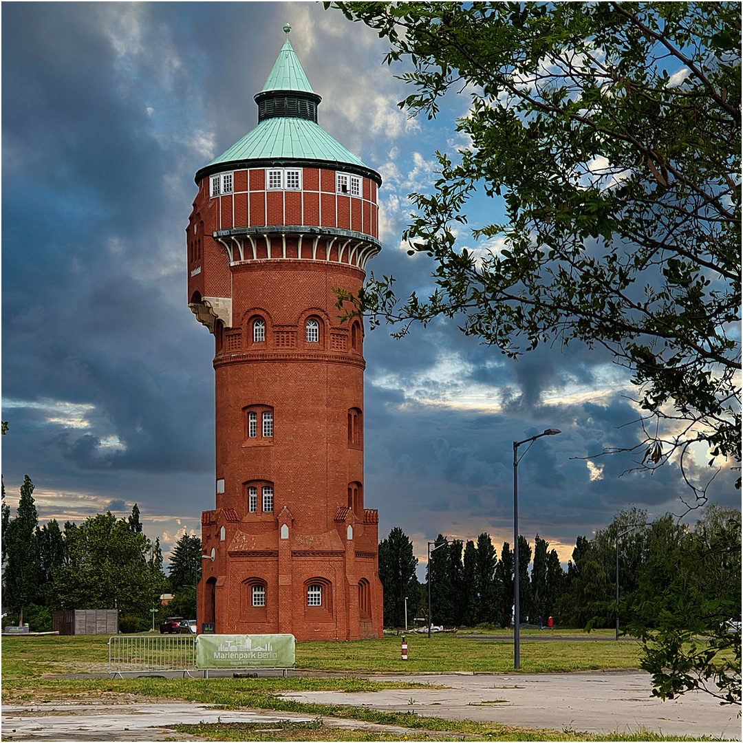 Wasserturm / Turm ohne Wasser