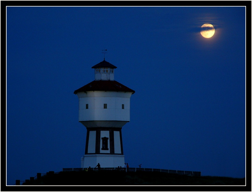 Wasserturm und Vollmond