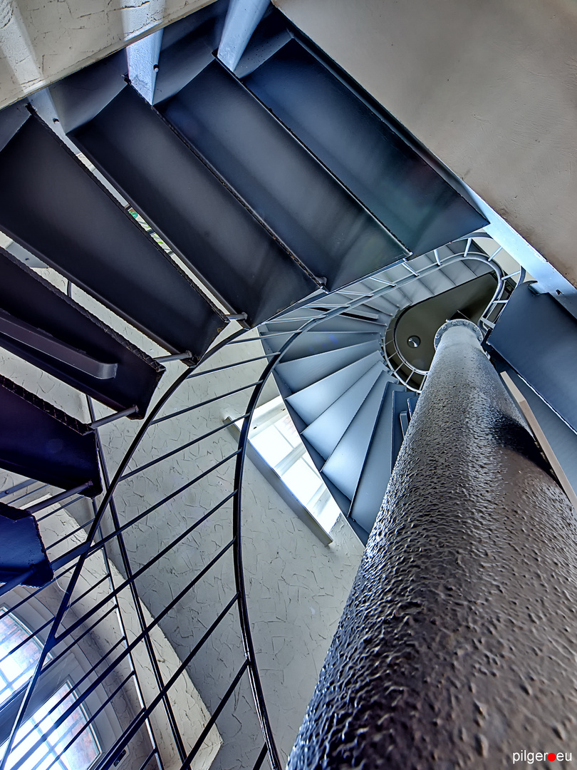 Wasserturm Wesel - Wendeltreppe mit Füllrohr