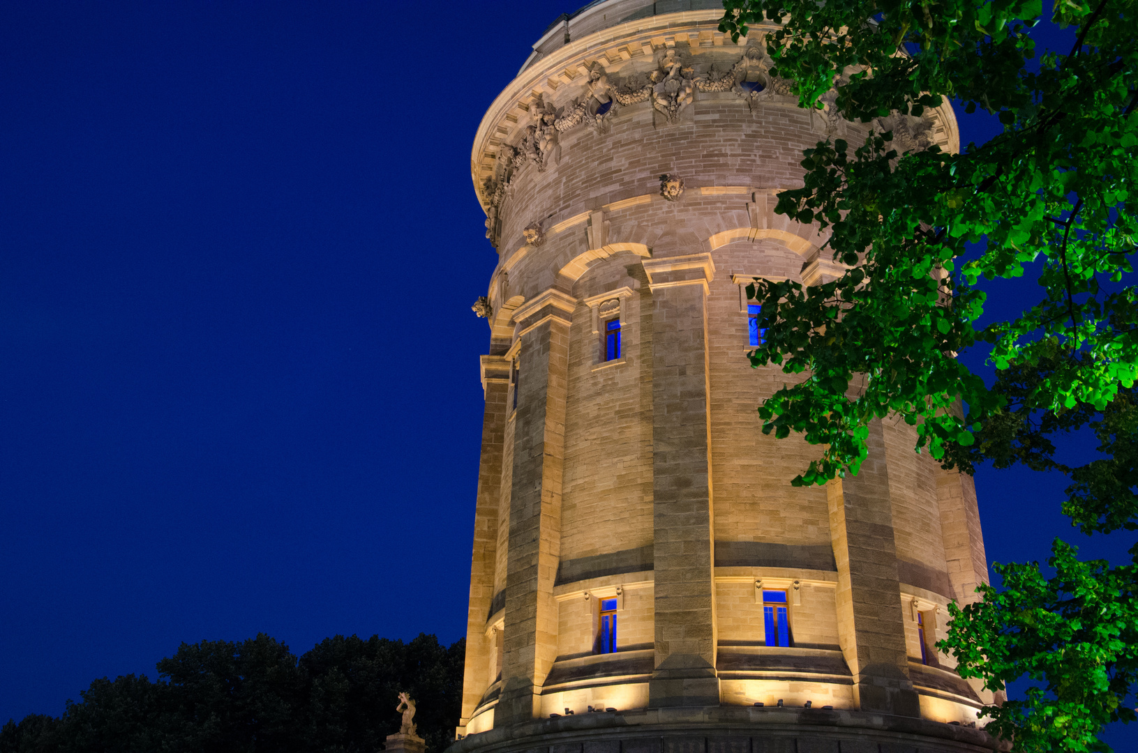 Wasserturm zur Blauen Stunde