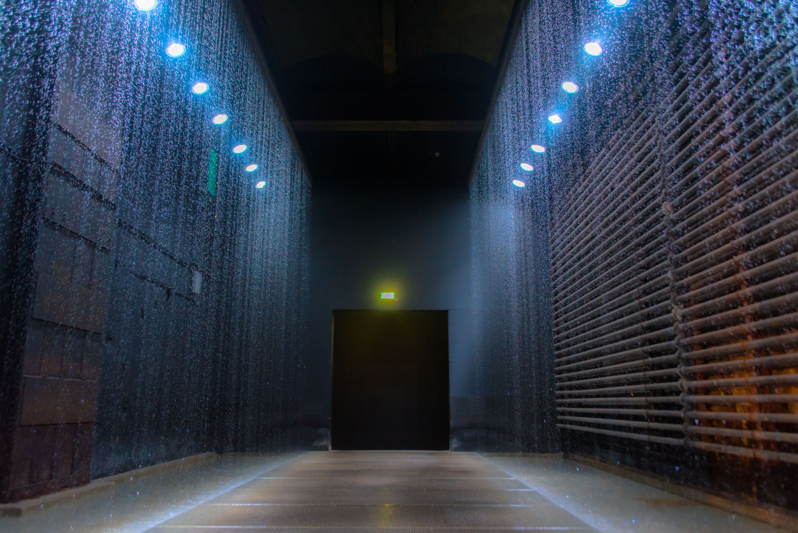 Wasservorhänge im Zentrum für Lichtkunst in Unna