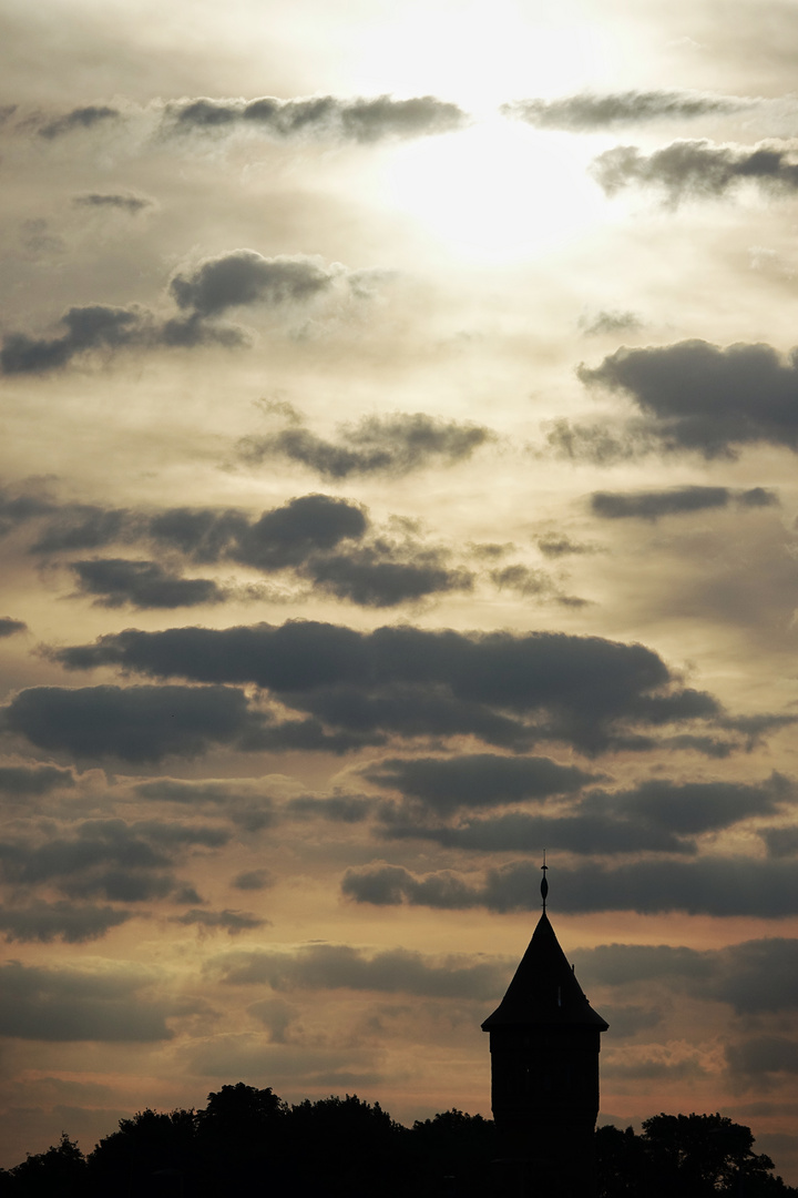 Wassterturm im Gegenlicht