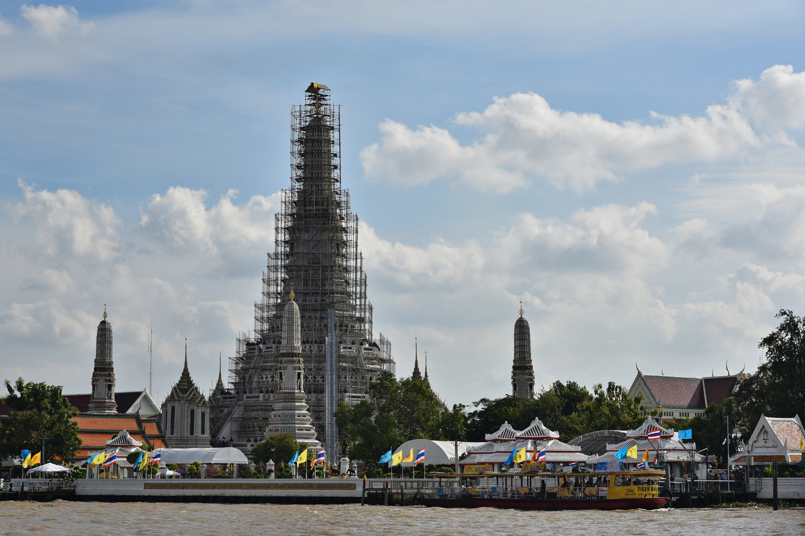 Wat Arun 01 in Verkleidung