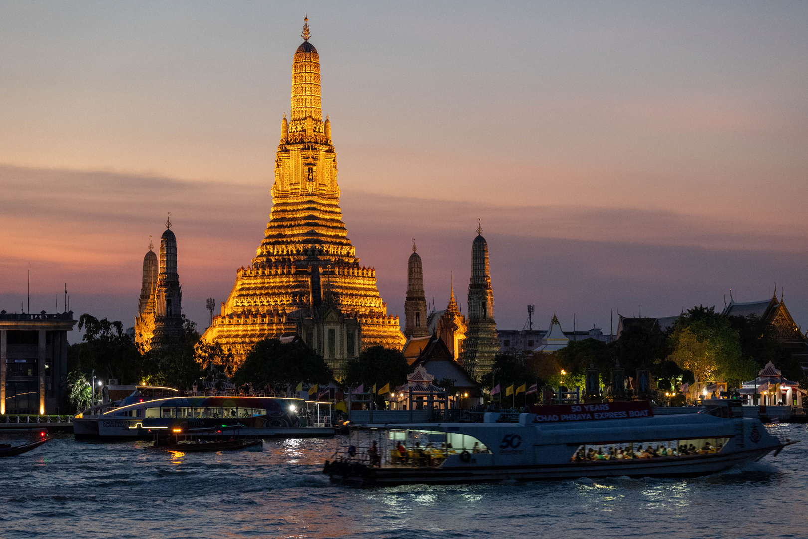 Wat Arun bei Sonnenuntergang Bangkok Thailand