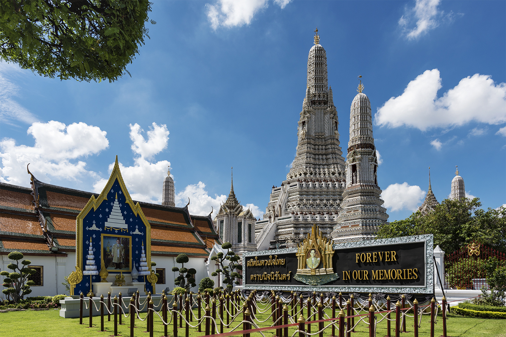 Wat Arun im Zeichen der Trauer