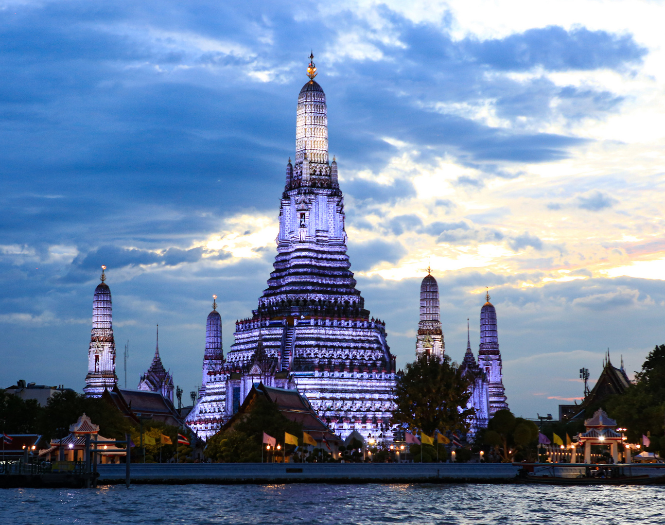 Wat Arun in lila