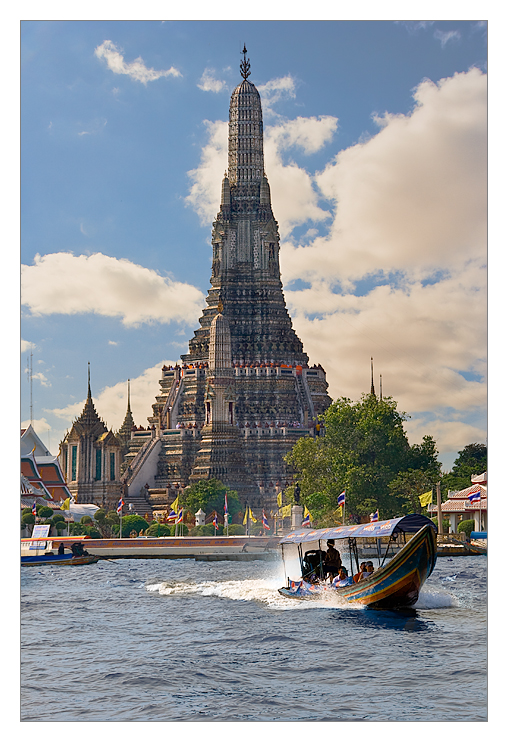 Wat Arun & Longtail Boat