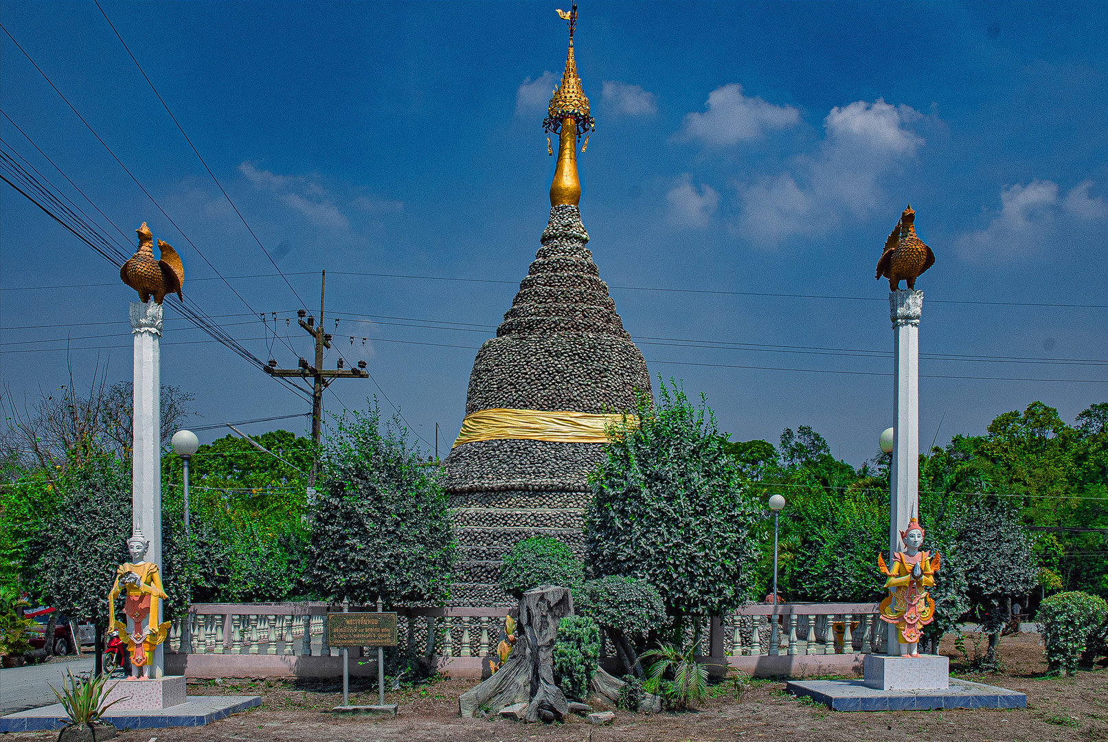 Wat Chedi Hoi in Pathum Thani