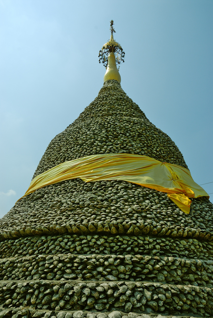 Wat Chedi Hoi Pathum Thani